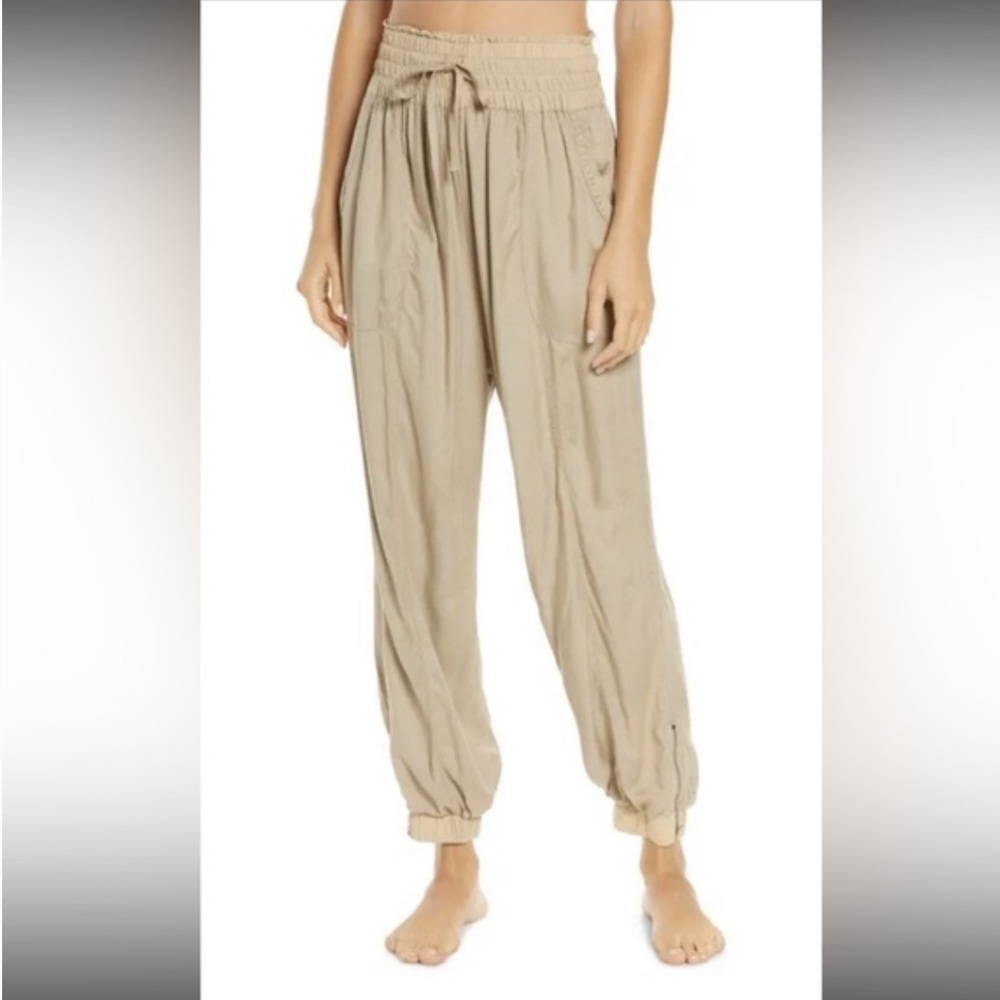 FREE PEOPLE Movement Beachy Halfzies Jogger Pants Size XS In Stone